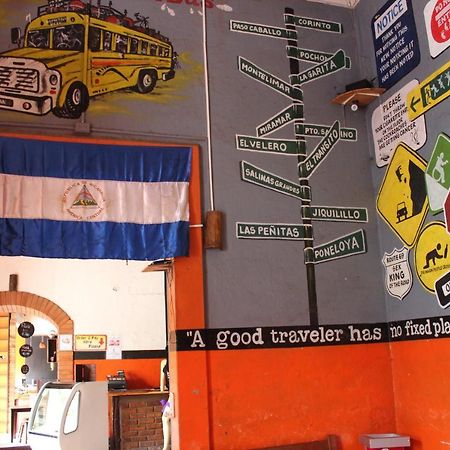 Bigfoot Hostel Leon Bagian luar foto