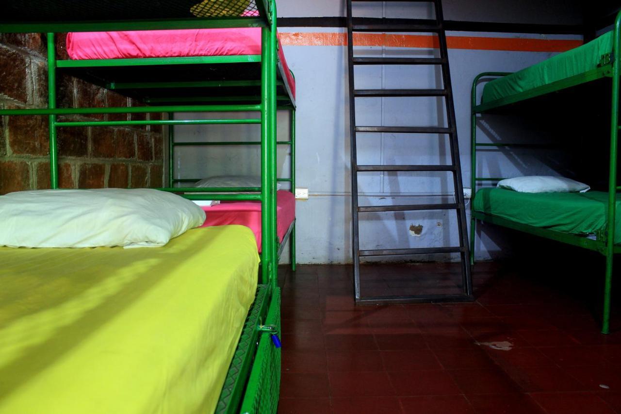 Bigfoot Hostel Leon Bagian luar foto