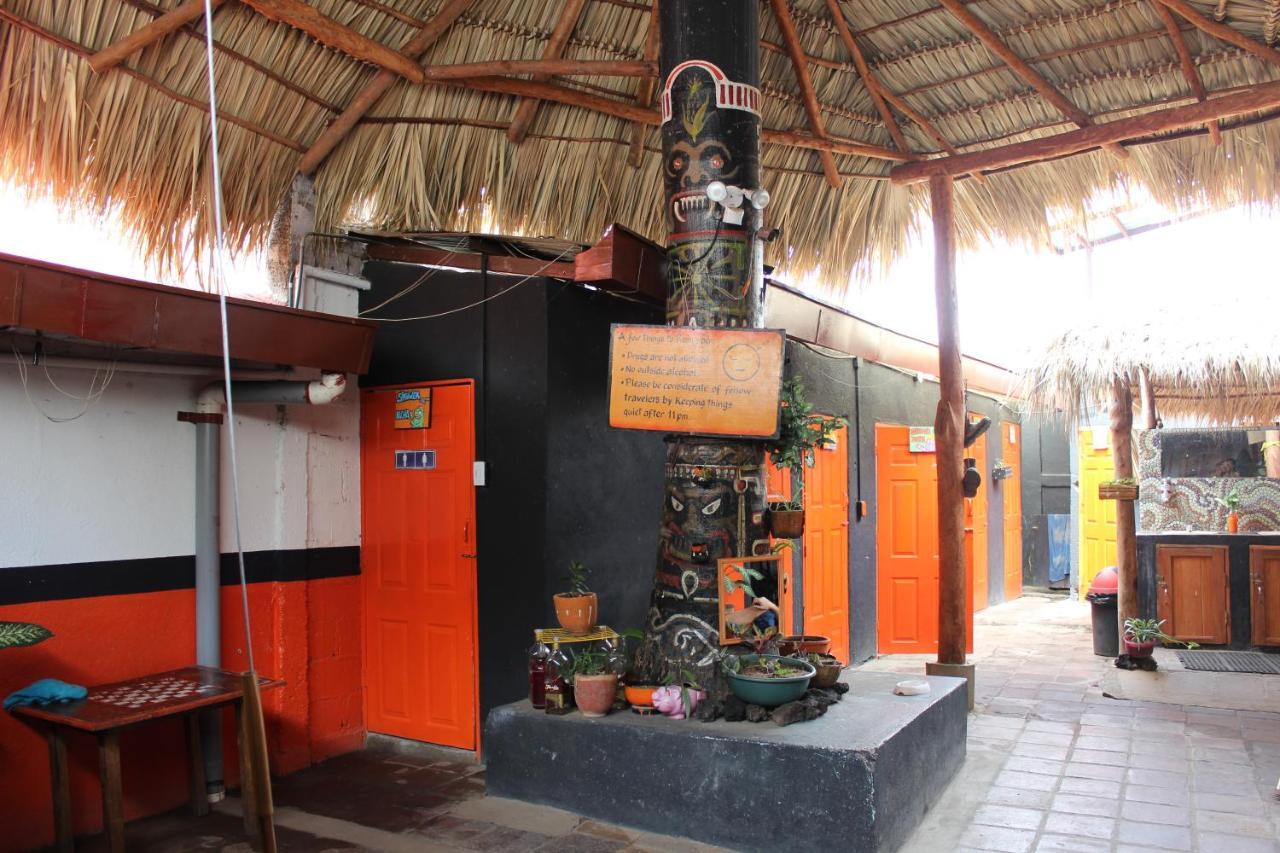 Bigfoot Hostel Leon Bagian luar foto