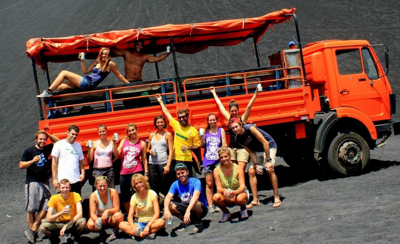 Bigfoot Hostel Leon Bagian luar foto