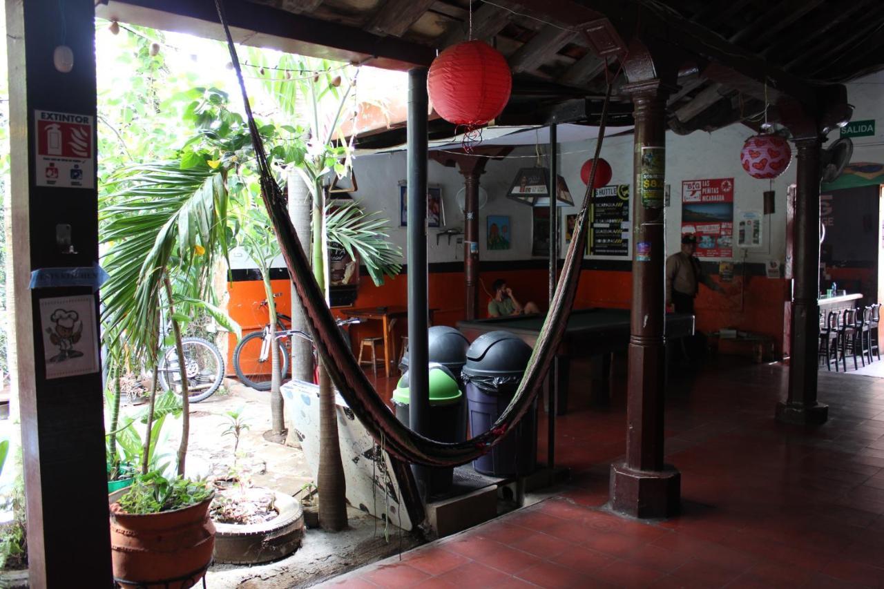 Bigfoot Hostel Leon Bagian luar foto