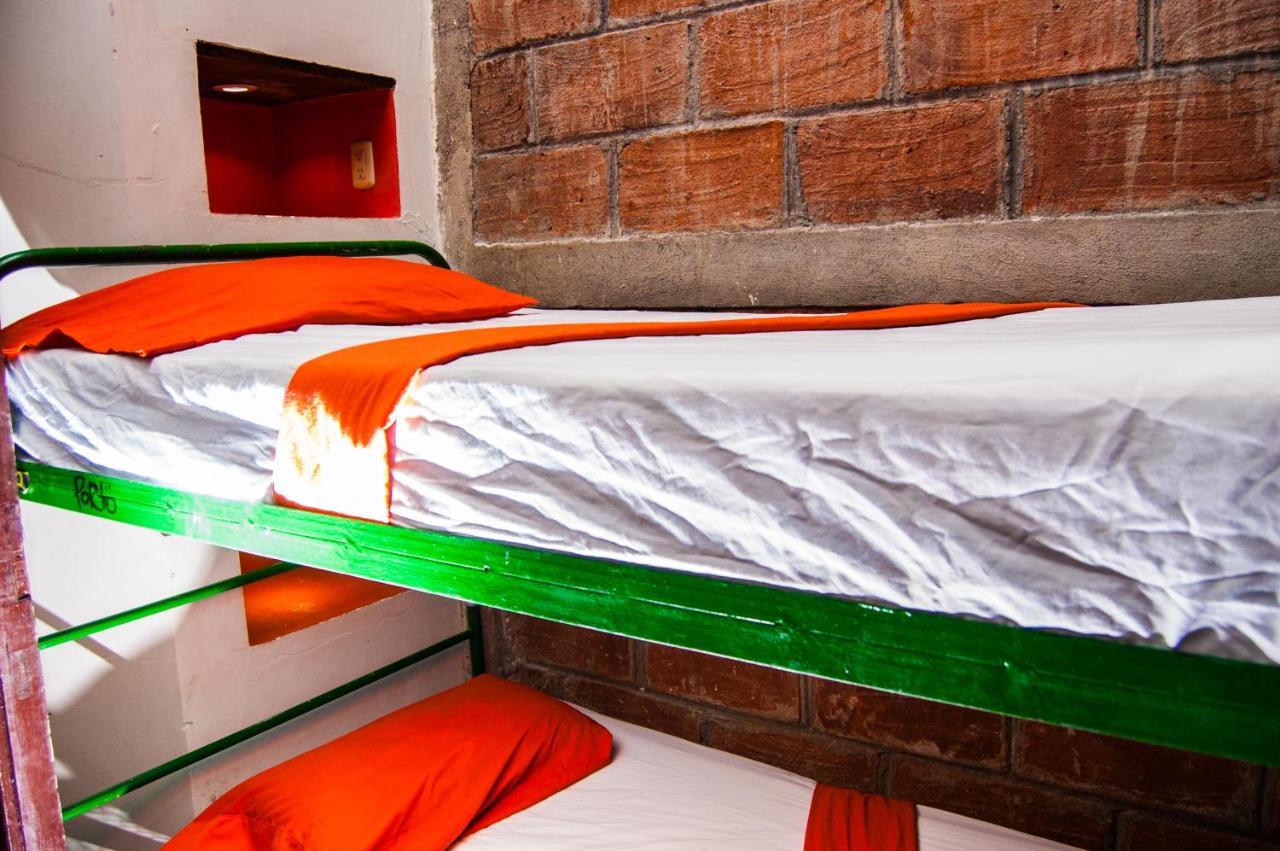 Bigfoot Hostel Leon Bagian luar foto